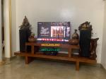 Kệ gỗ nguyên khối - KTV001