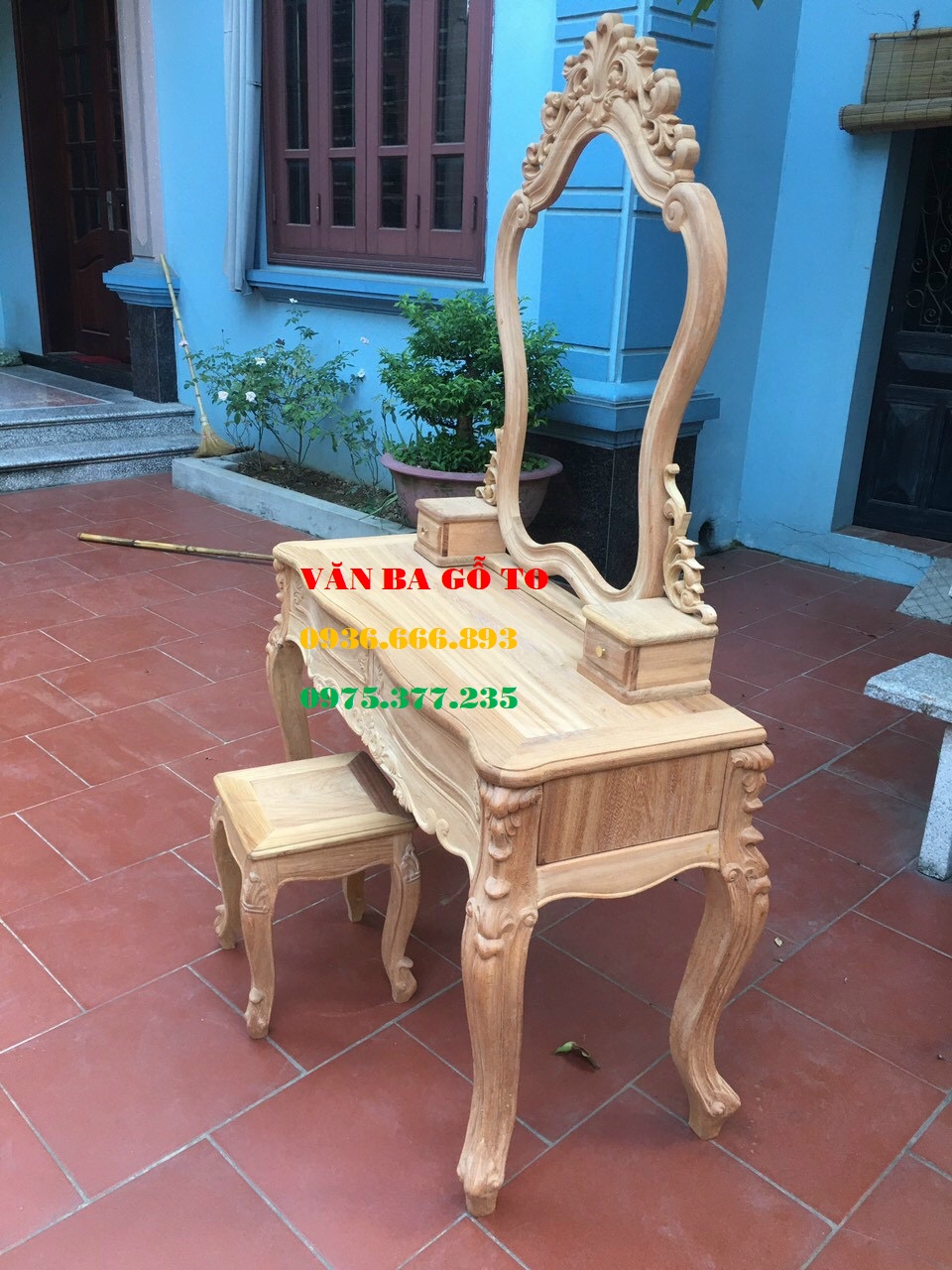 Bàn trang điểm đơn giản
