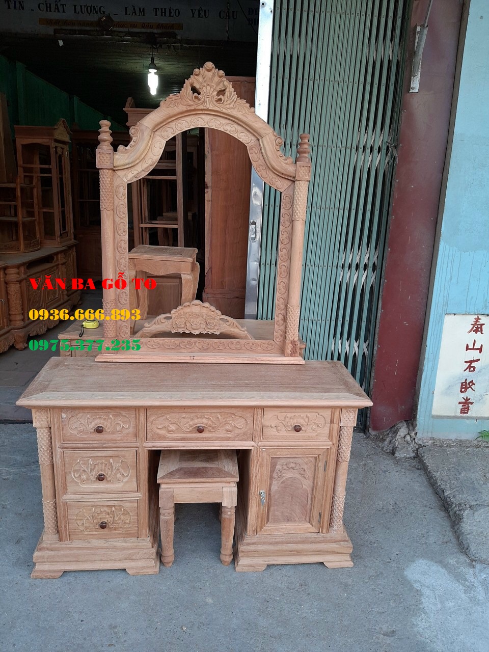 Bàn trang điểm