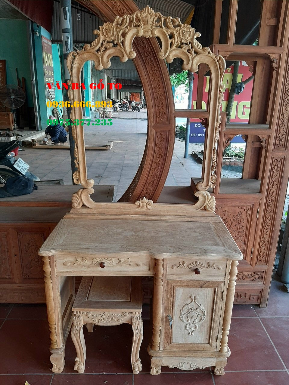 Bàn trang điểm