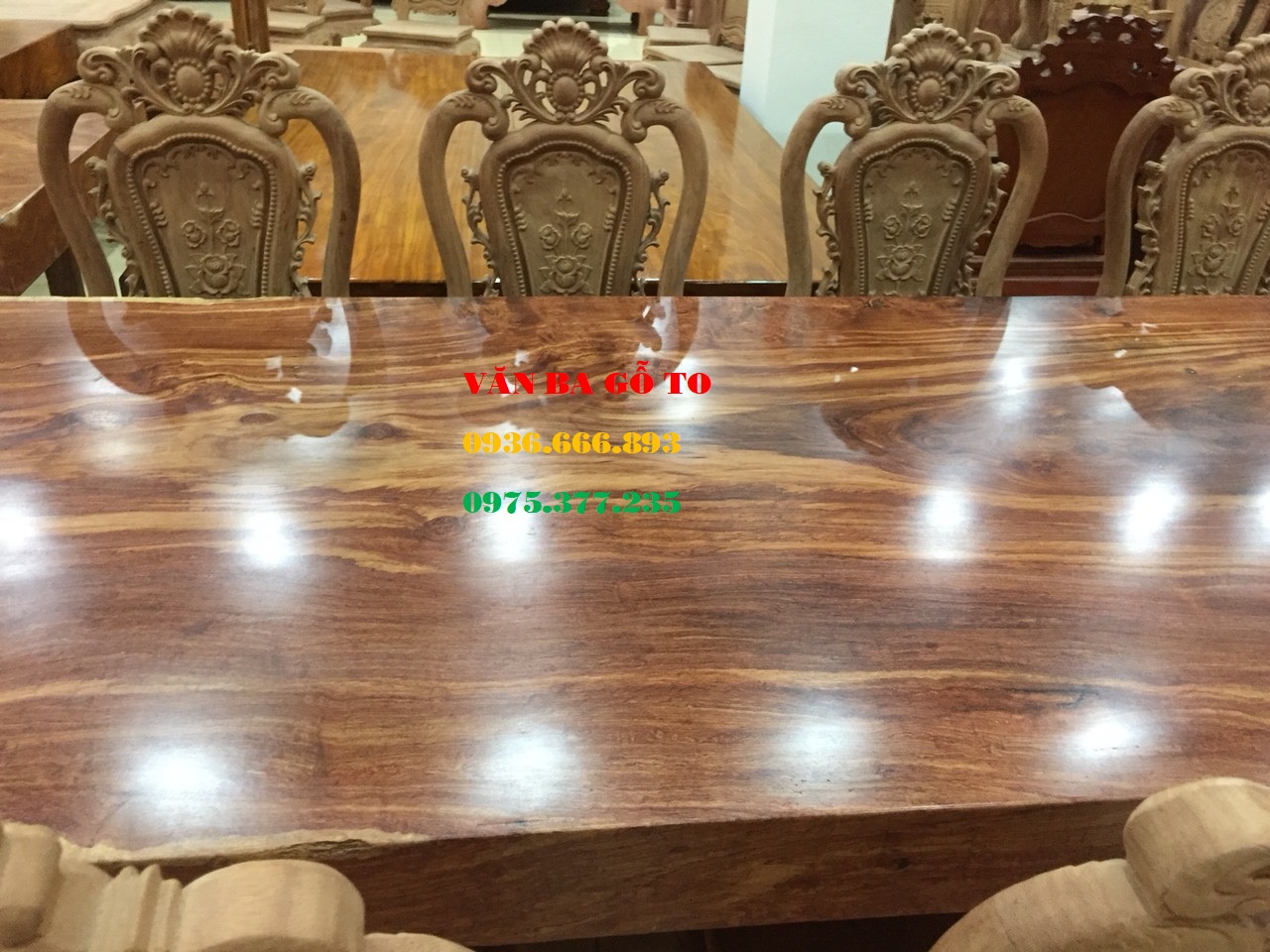 Bàn ăn gỗ tự nhiên