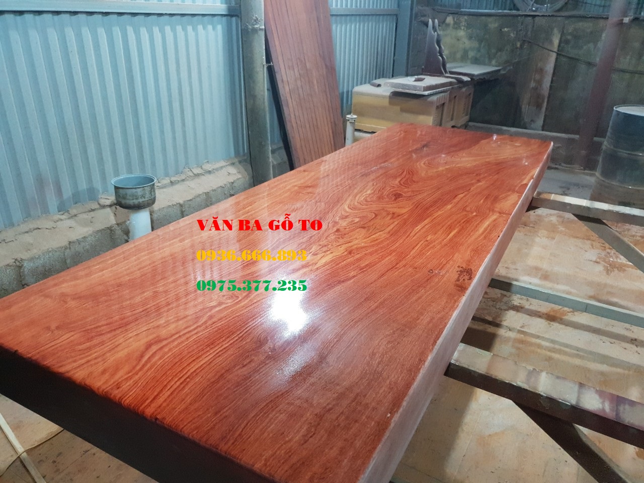 Mặt bàn gỗ nguyên khối tại Sài Gòn