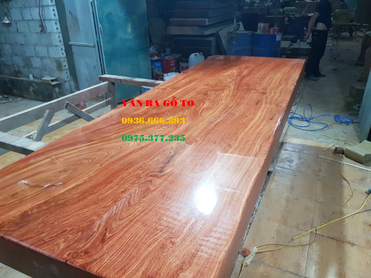 Mặt bàn gỗ nguyên khối tại Sài Gòn