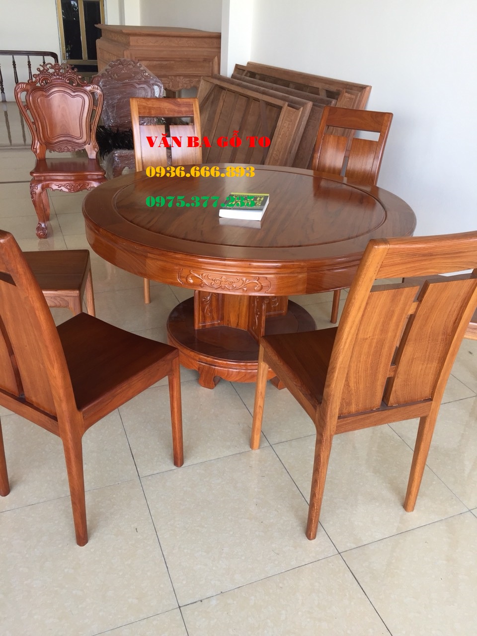 Bàn tròn gỗ