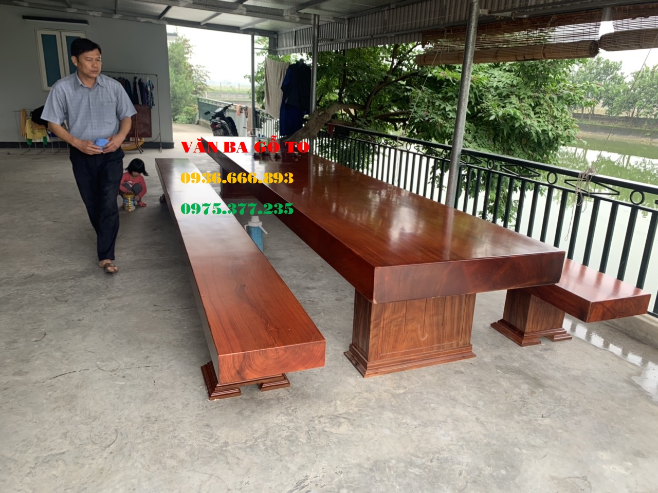 Bàn ăn gỗ nguyên khối tại Quảng Ninh