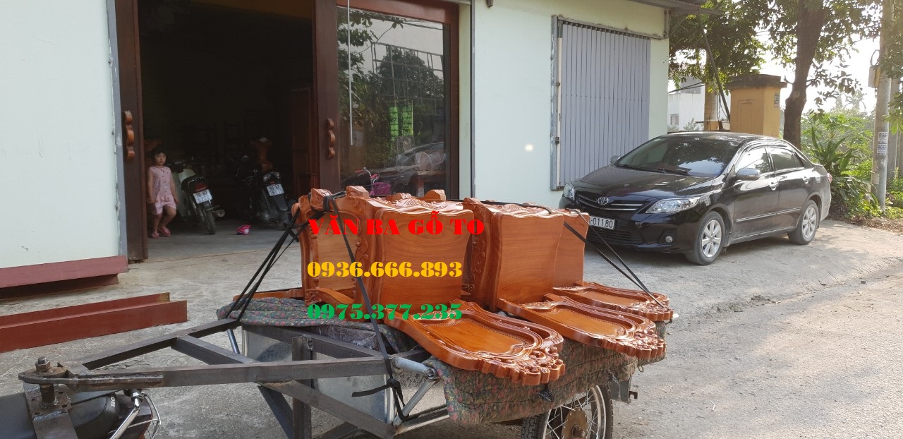 Bàn ăn gỗ nguyên khối