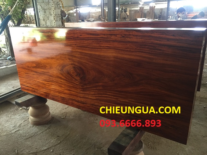 Giá bộ Chiếu ngựa gỗ hương vân