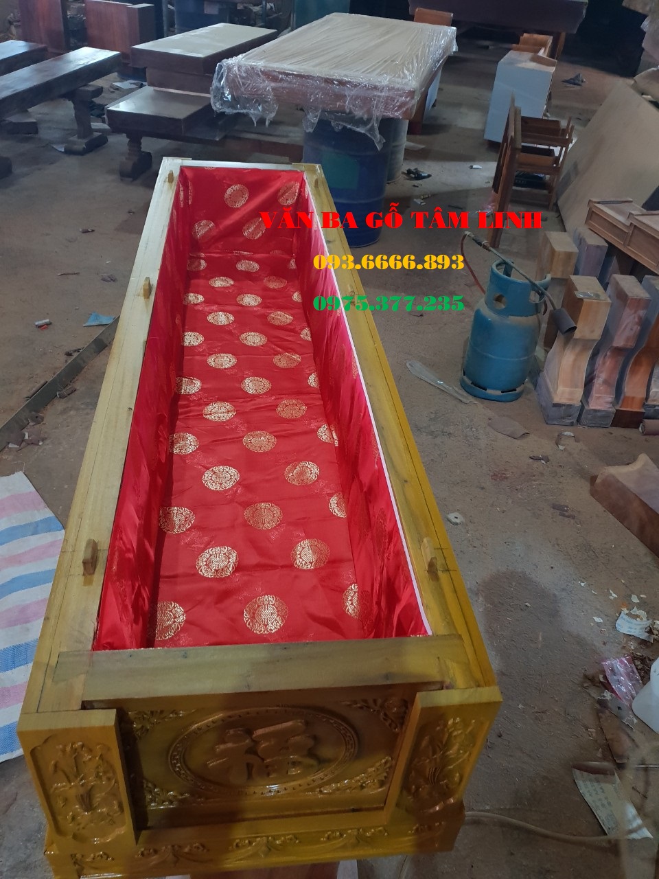 Quan tài gỗ vàng tâm